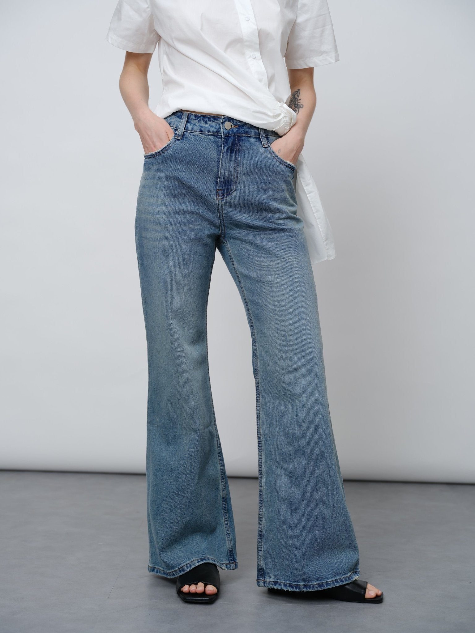 Relaxed Straight Stretch Jeans - UNIQUE ATTRACTION