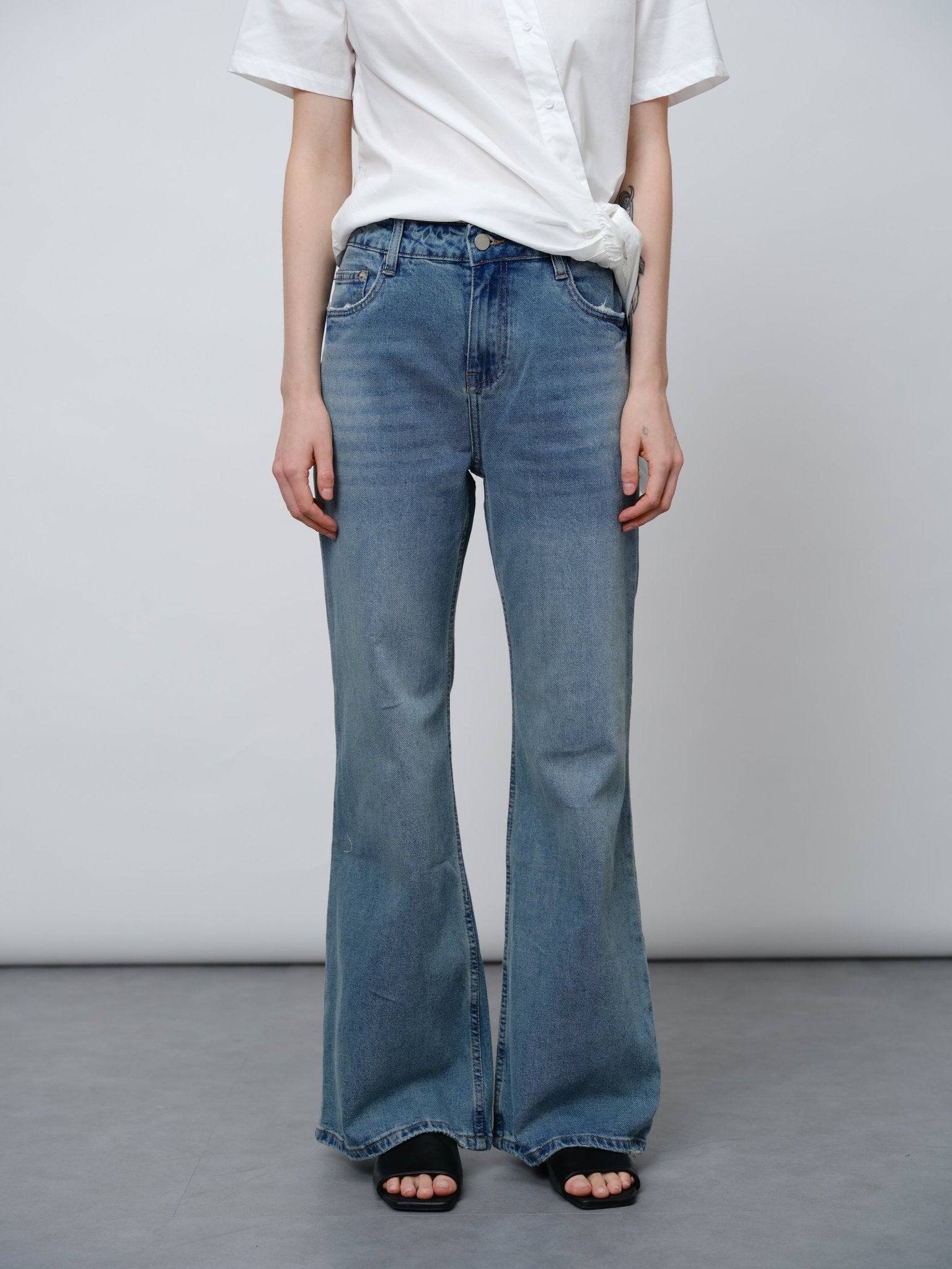 Relaxed Straight Stretch Jeans - UNIQUE ATTRACTION